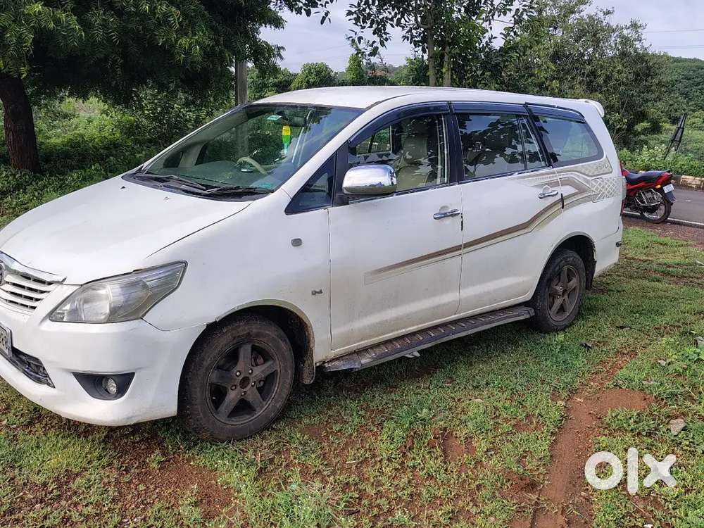 Toyota Innova 2010 Diesel Well Maintained Upto 15 Mileage On Long Way