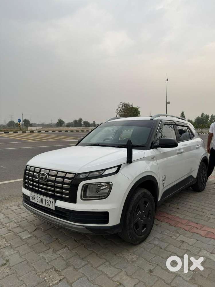 Hyundai Venue 2024 Petrol 20000 Km Driven