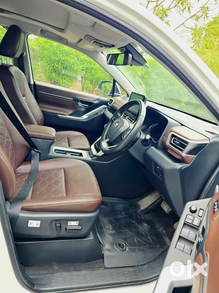 Toyota Innova Hycross 2.0 Zx (o) Hybrid 7 Str, 2025, Petrol