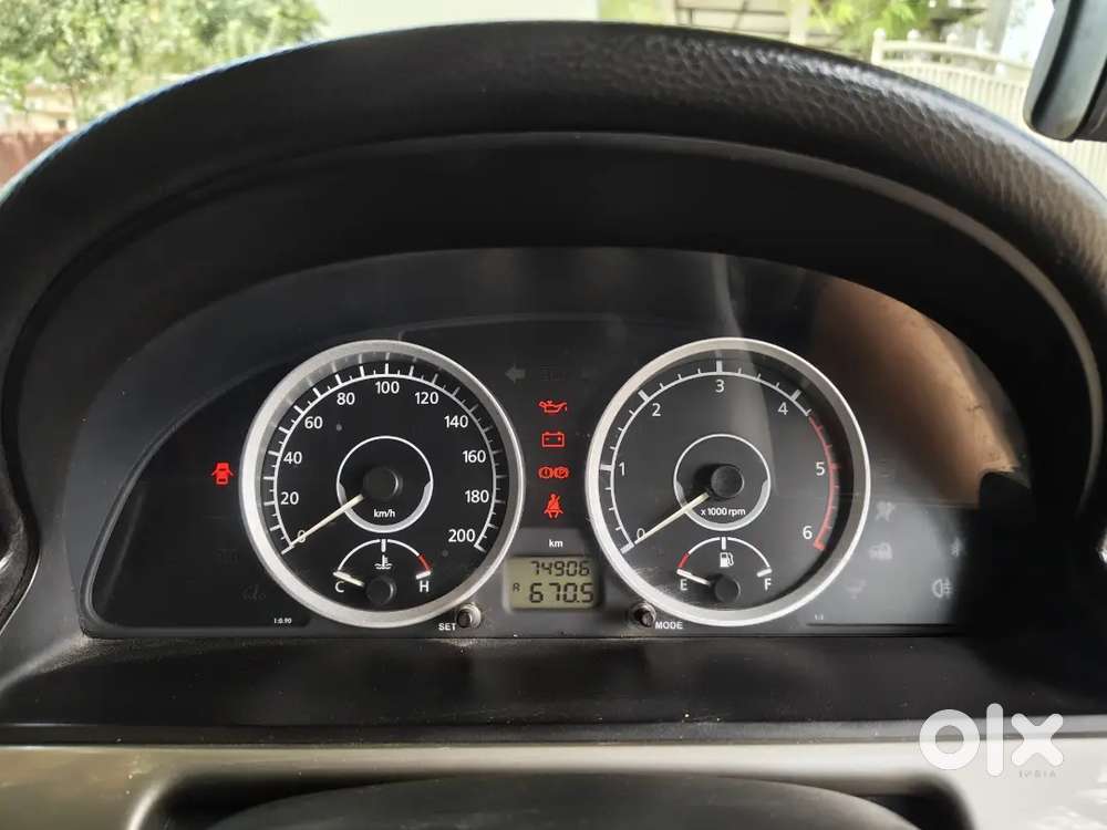 Tata Safari Storme 2015
