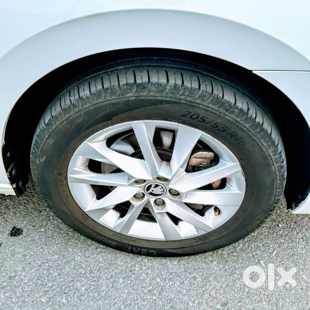 Skoda Slavia Ambition 1.5l Tsi Mt, 2023, Petrol