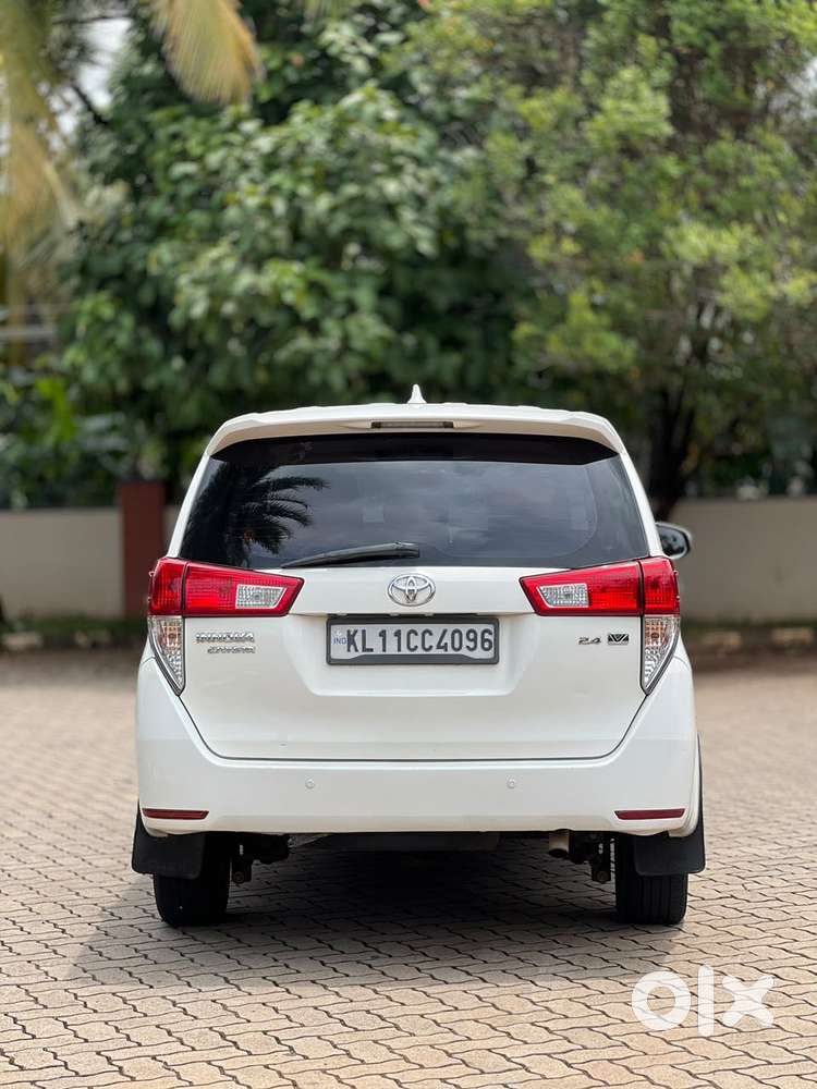 Toyota Innova Crysta 2.4 V, 2016, Diesel