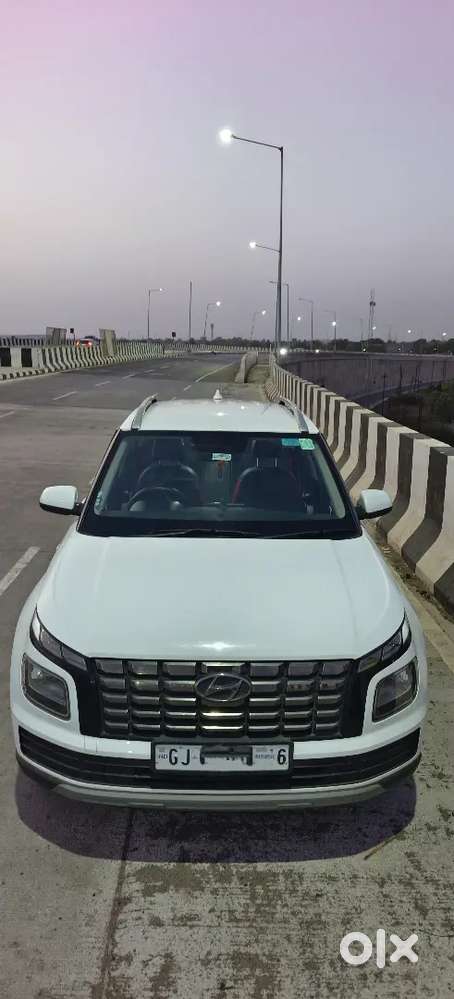 Hyundai Venue 2022 Petrol 16000 Km Driven