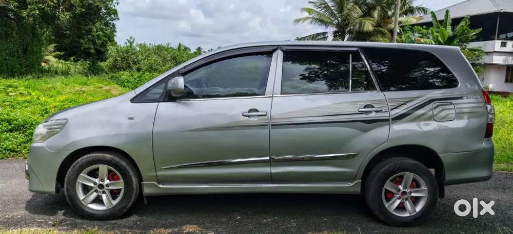 Premium Toyota Innova 2.5 G (2015)  New Insurance & Battery  Well-ma