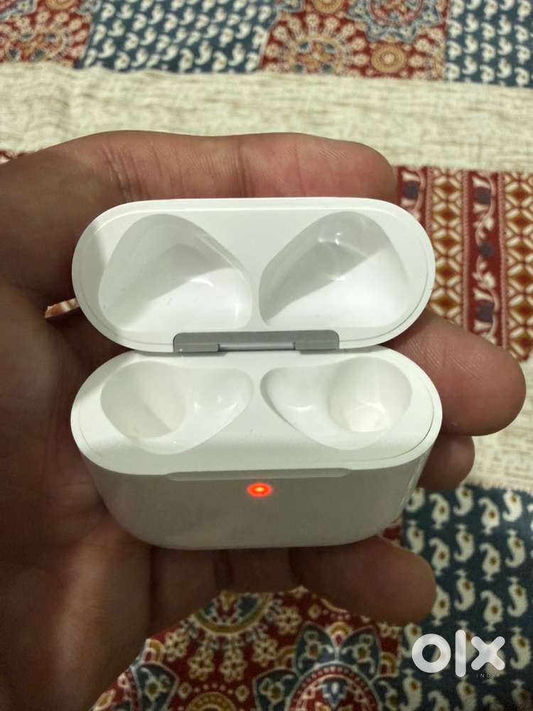 Apple AirPods 4 ANC Original Charging Case with right bud in the case