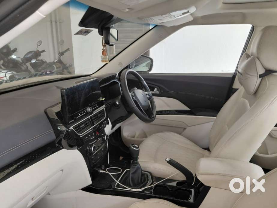 Mahindra Xuv 3xo Ax7l 1.2 Petrol At (pg), 2025, Petrol