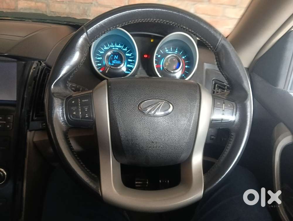 Xuv 500 , Model - R Fwd W10