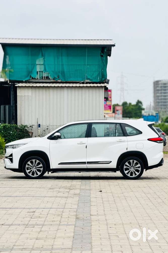 Toyota Innova Hycross, 2023, Petrol