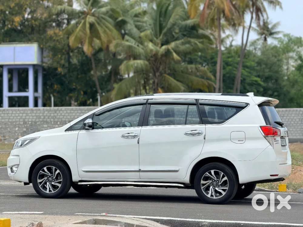 Toyota Innova Crysta 2.4 G Mt 7 Str, 2022, Diesel