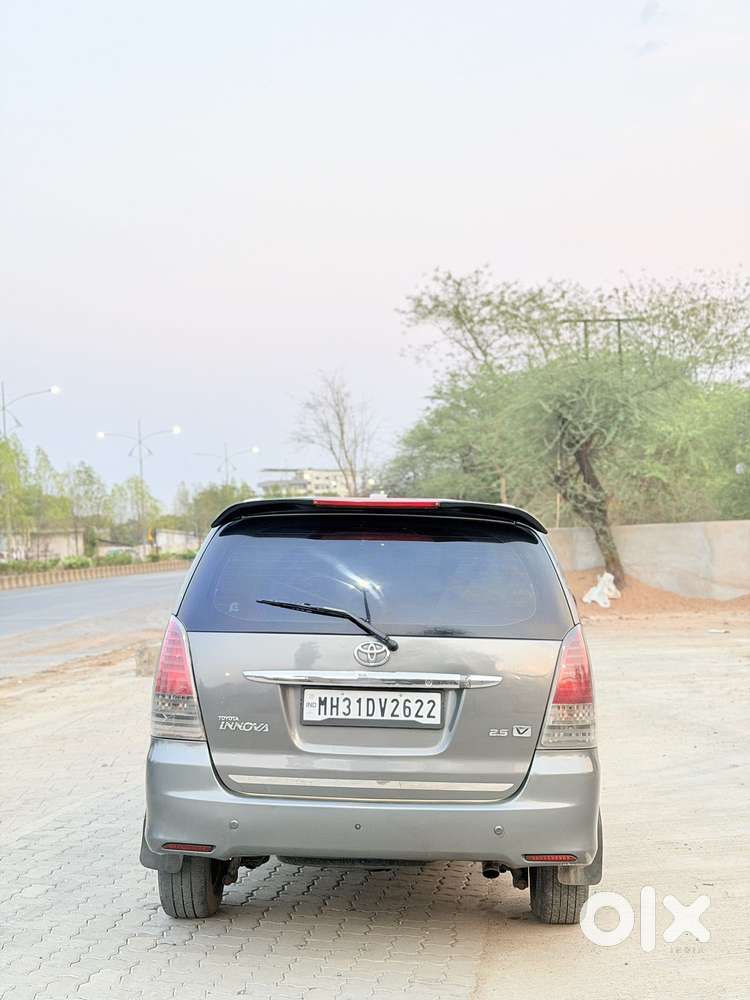 Toyota Innova 2.5 Vx 8 Seater Bs Iv, 2011, Diesel