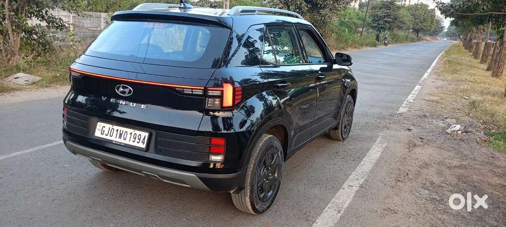 Hyundai Venue 1.2 S (o), 2024, Petrol