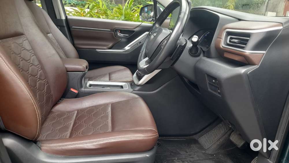 Toyota Innova Hycross 2.0 Zx (o) Hybrid 7 Str, 2023