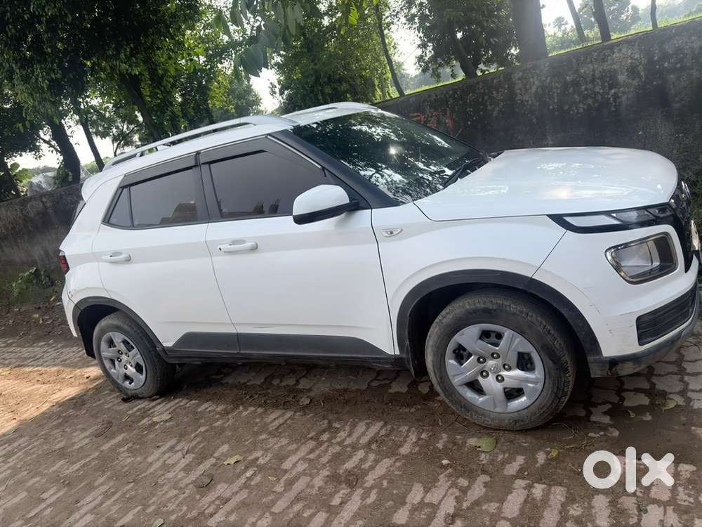 Hyundai Venue Petrol 2022 105000 Km