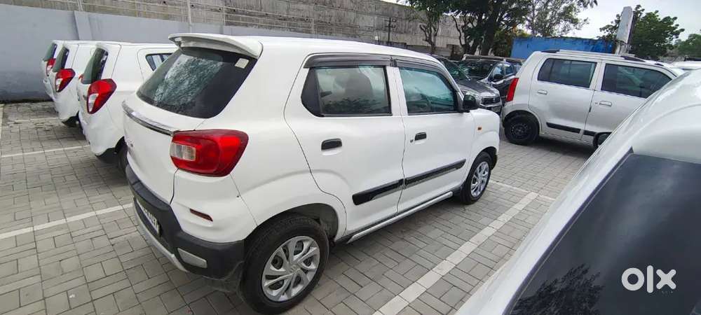 सेल करना है अर्जेंट फिर मुझे सेवन सीटर कार लानी है मॉडल Nov 2019