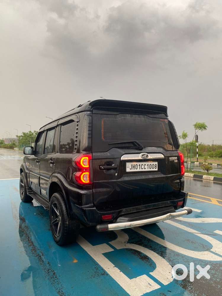 Mahindra Scorpio S10 Diesel 2017