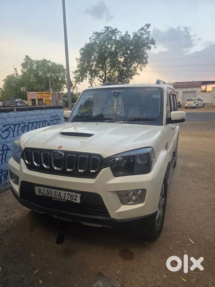 Mahindra Scorpio S11