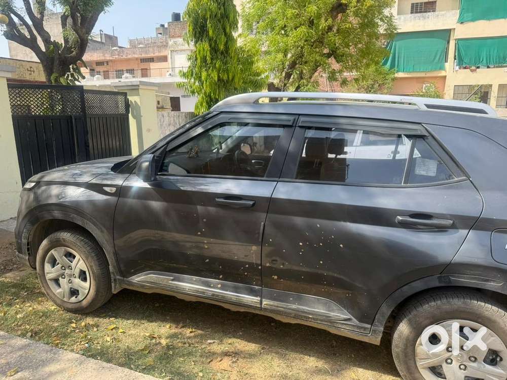 Hyundai Venue 2023 Petrol Well Maintained