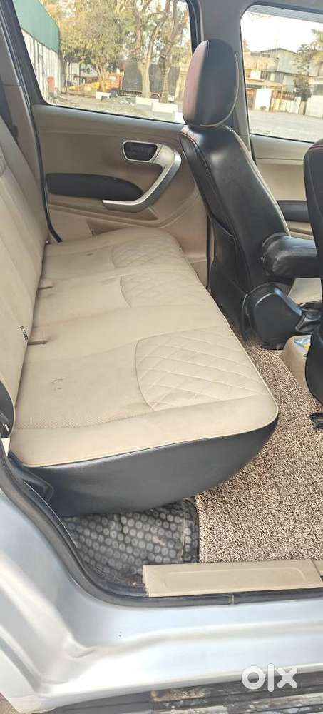 Mahindra Tuv 300 T10 Dual Tone, 2018, Diesel