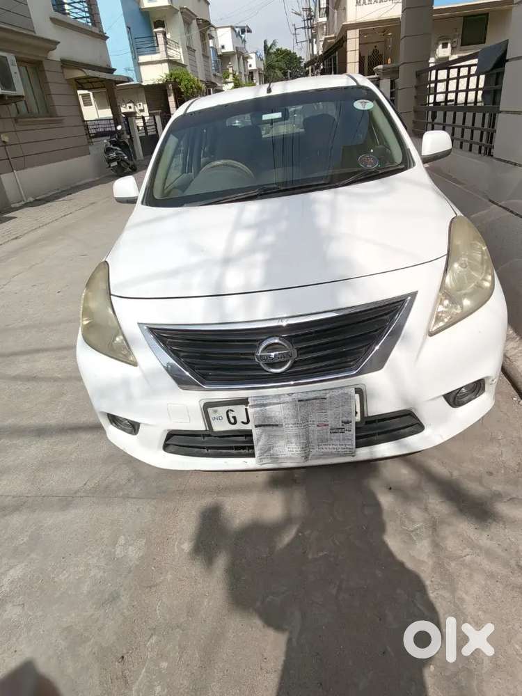 Nissan Sunny 2012