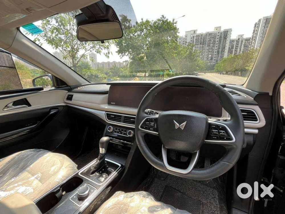 Mahindra Xuv700 2.0 Ax 7 Petrol At Luxury Pack Str, 2024, Petrol