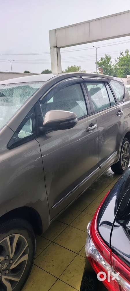 Toyota Innova Crysta 2024