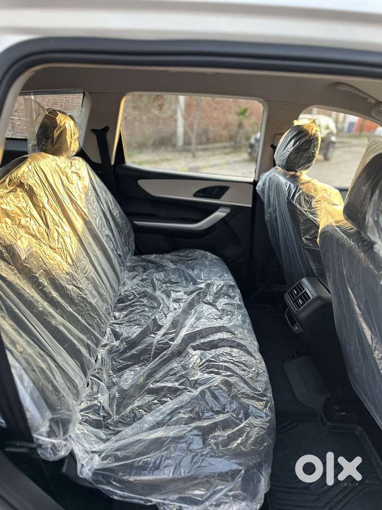 Mahindra Xuv700 Mx Diesel Mt 5 Str (e), 2022, Diesel