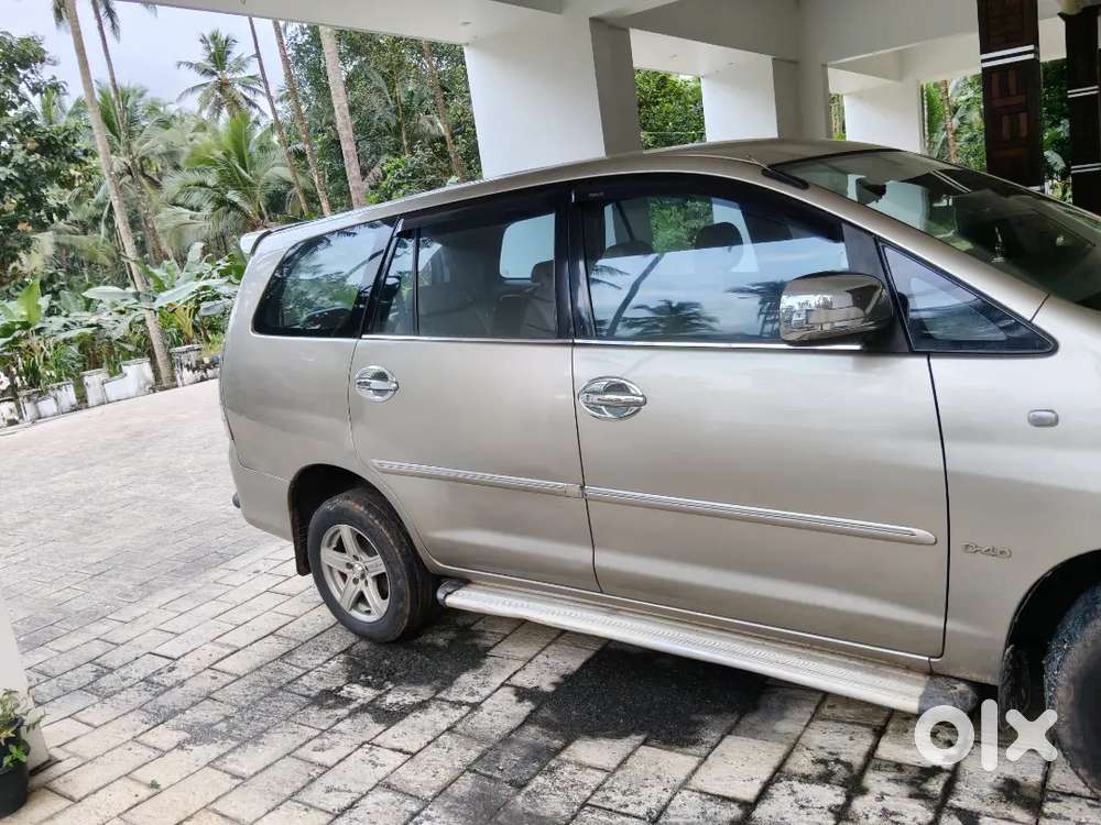 Toyota Innova Hycross 2010