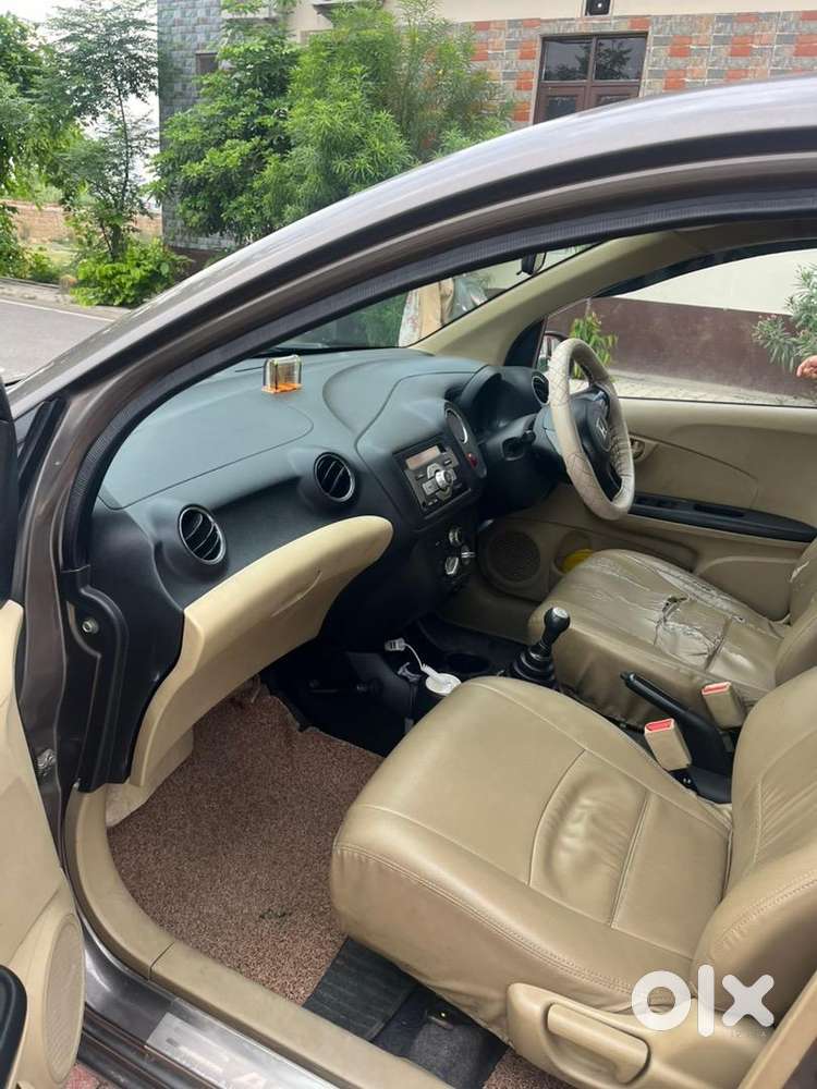 Honda Amaze 2015 Petrol Well Maintained