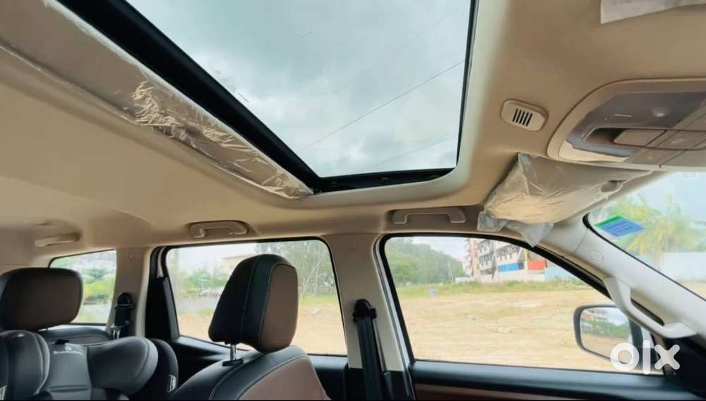 2025 Z8 Select Petrol 7 Str Mahindra Scorpio N 2350 Km Driven
