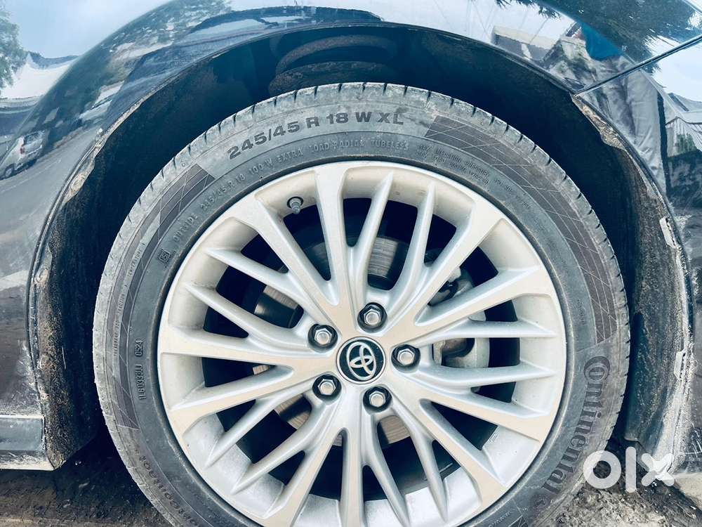 Toyota Camry Hybrid 2019 Km Driven