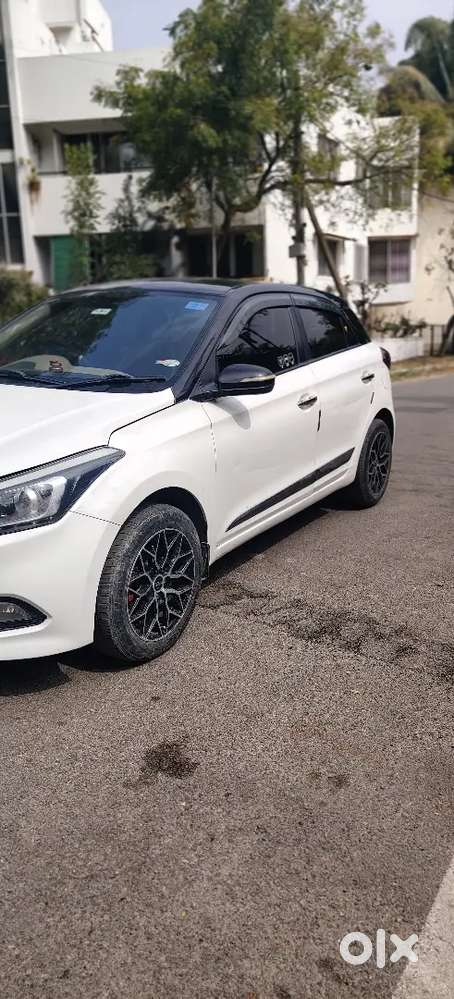 Hyundai I20 Asta (o) 2017 Petrol Vtvt Mt Top Model Dual Tone