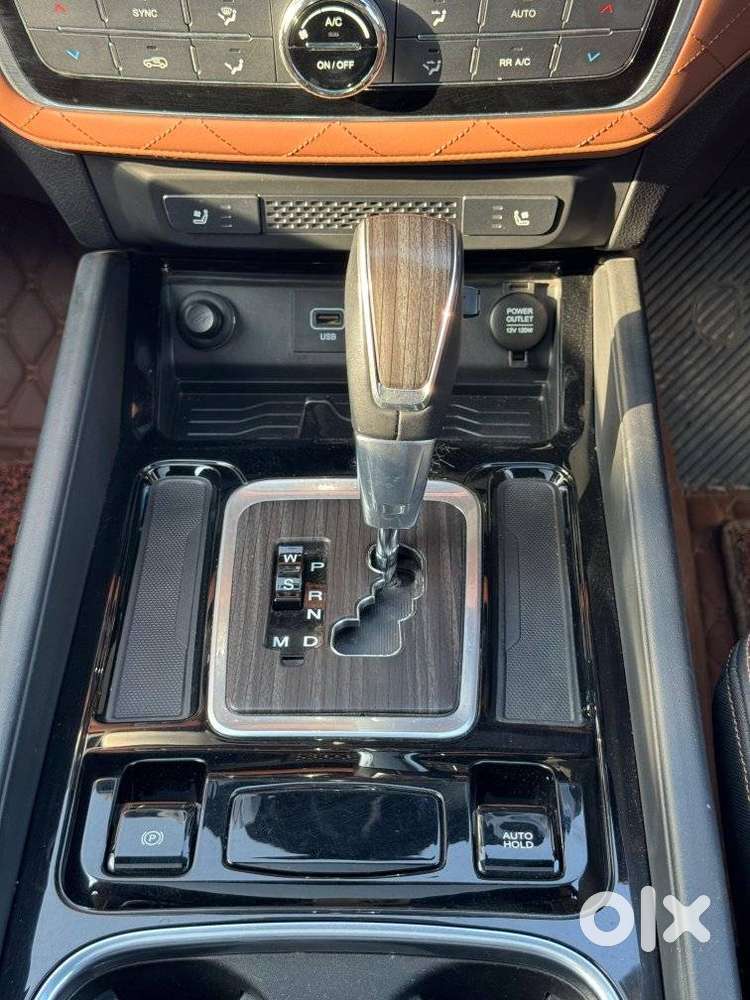 Mahindra Alturas G4 4x2 At, 2022, Diesel