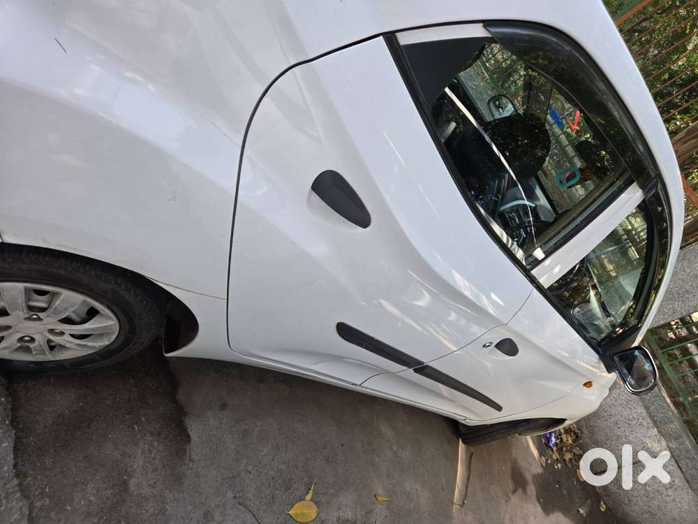 Hyndai Eon 2017 Petrol White Colour