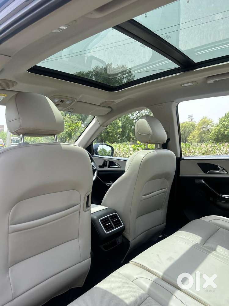 Mahindra Xuv700 2.0 Ax 7 Petrol At Luxury Pack Str, 2025, Petrol