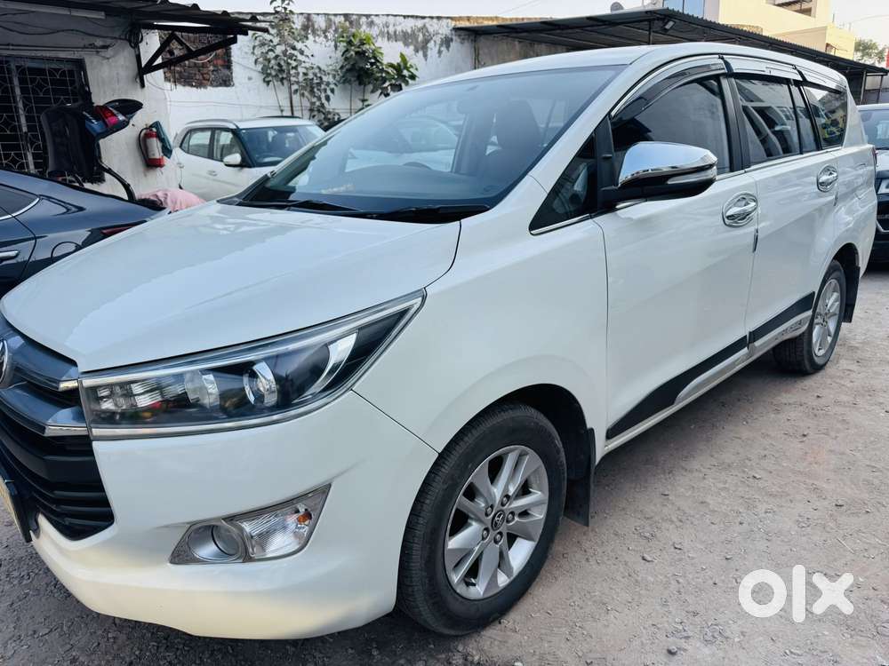 Toyota Innova Crysta 2.4 V 8 Str, 2016, Diesel
