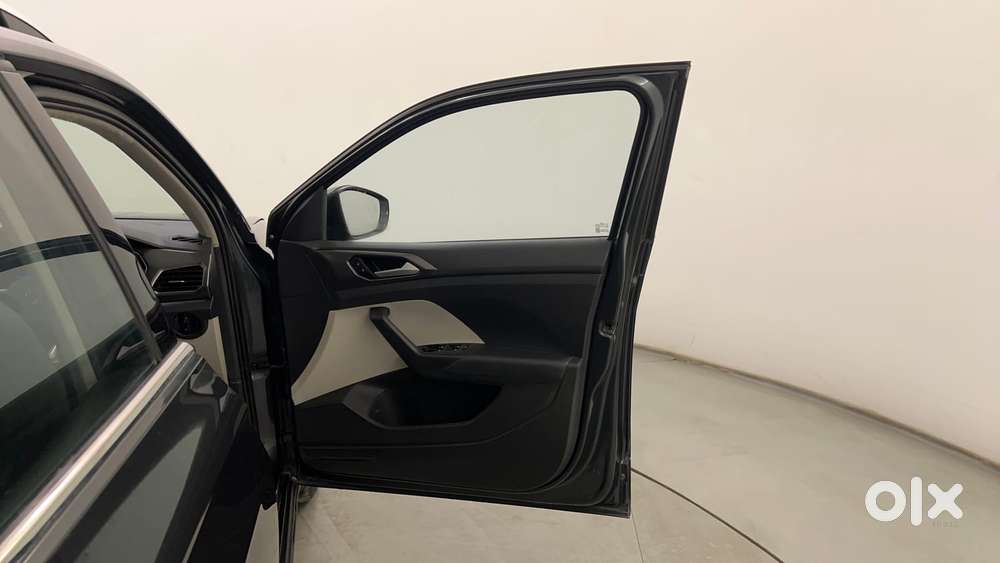 Volkswagen Taigun Topline 1.0 Tsi At (electric Seats), 2022, Petrol