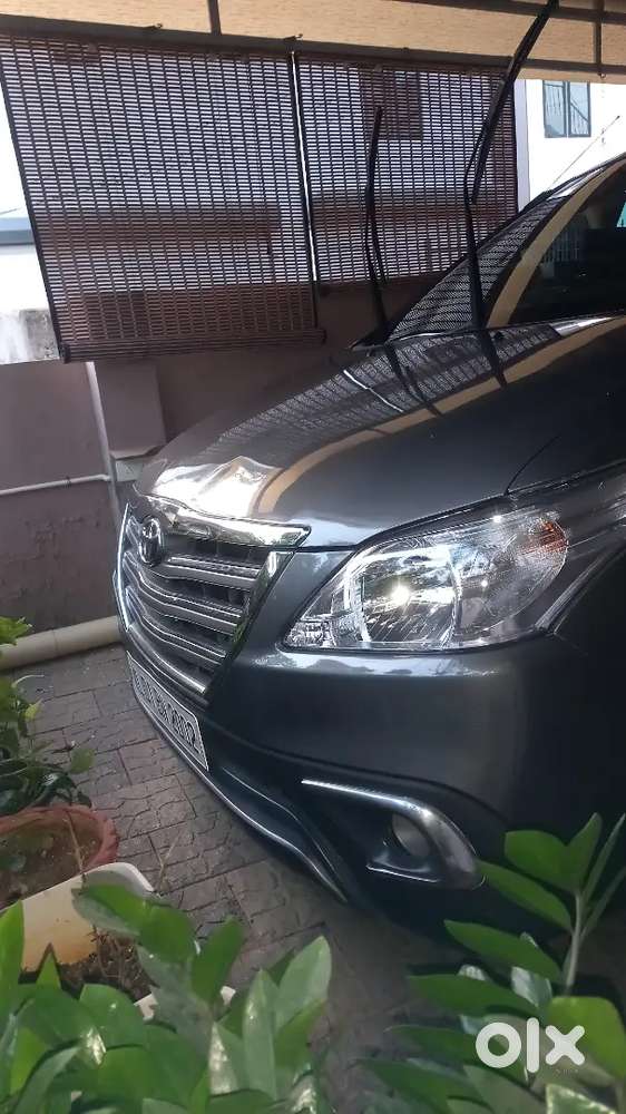 Toyota Innova 2.0 V 2013