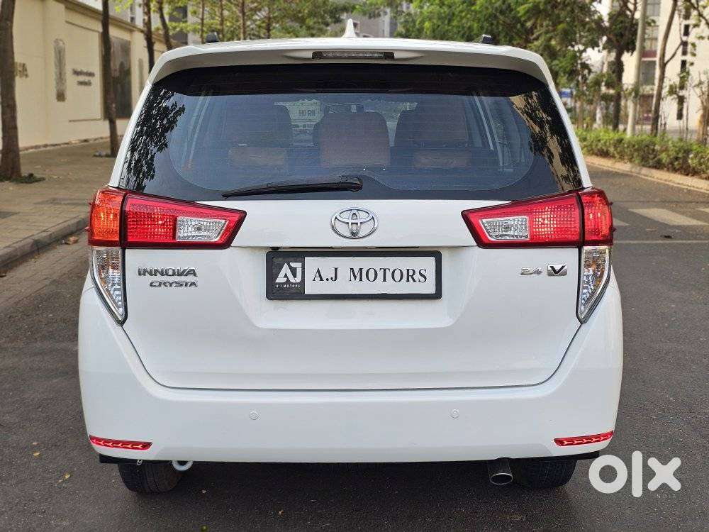 Toyota Innova Crysta 2.4 V 8 Str, 2016, Diesel