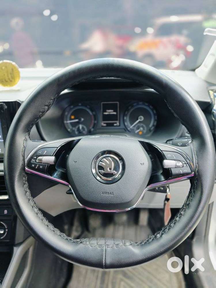 Skoda Kylaq Signature, 2025, Petrol