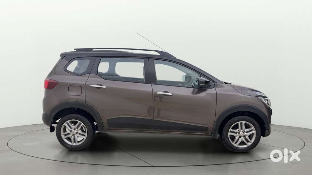 Renault Triber Rxz, 2023, Petrol