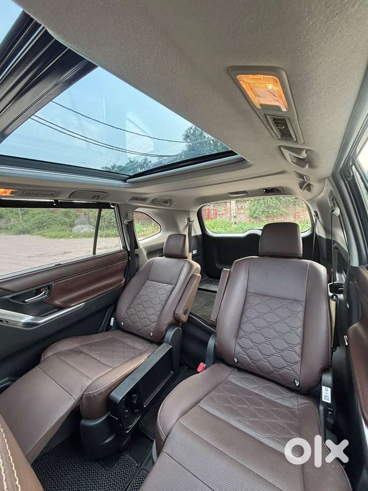 Toyota Innova Hycross 2.0 Zx (o) Hybrid 7 Str, 2025, Petrol