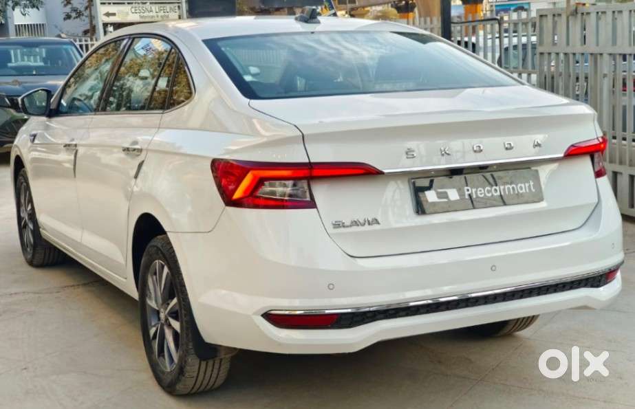 Skoda Slavia 1.0 Tsi Style At, 2023, Petrol