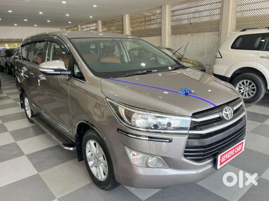 Toyota Innova Crysta 2.4 G Mt, 2016