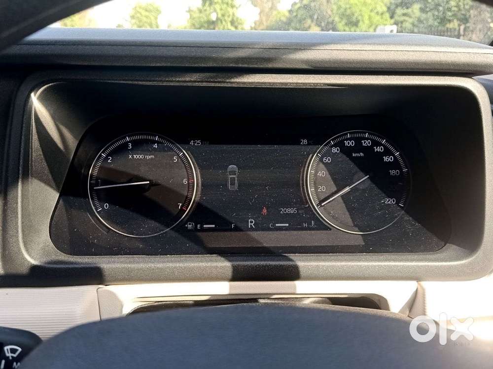 Mahindra Xuv700 2.0 Mx Petrol Mt 5 Str, 2024, Petrol