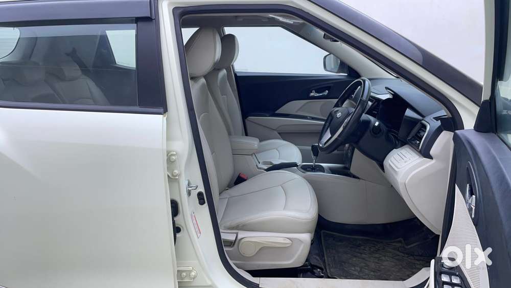 Mahindra Xuv300 1.2 W8 (o) Amt Petrol, 2021, Petrol