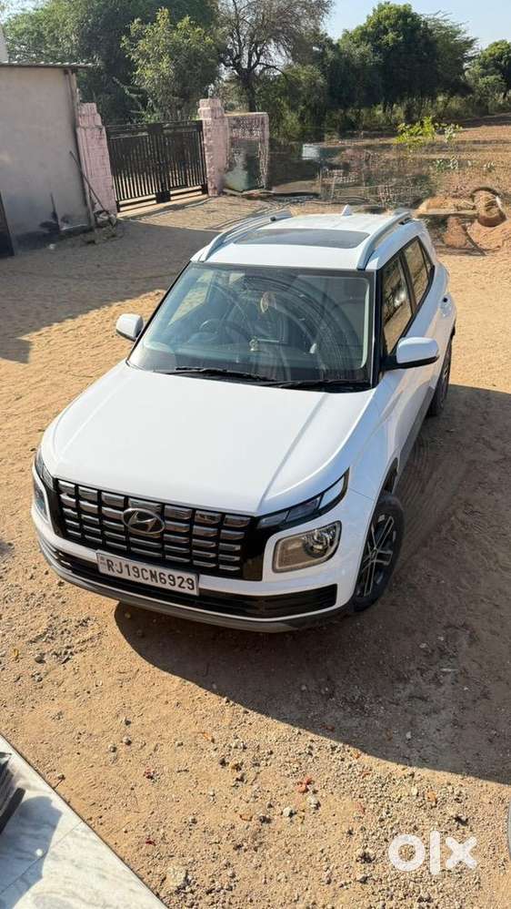 Hyundai Venue 2024 Diesel Well Maintained