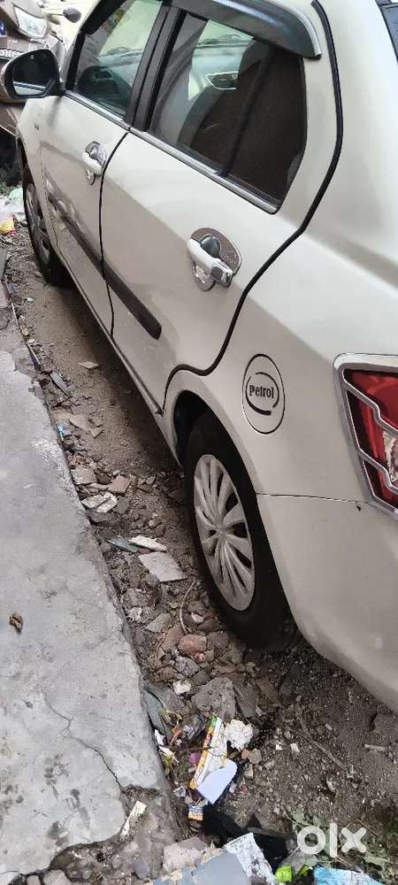 Maruti Suzuki Swift Dzire 2016