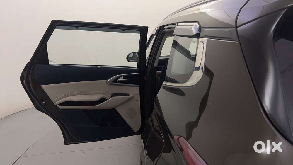 Kia Carens 1.4 Luxury Plus 6 Str, 2022, Petrol
