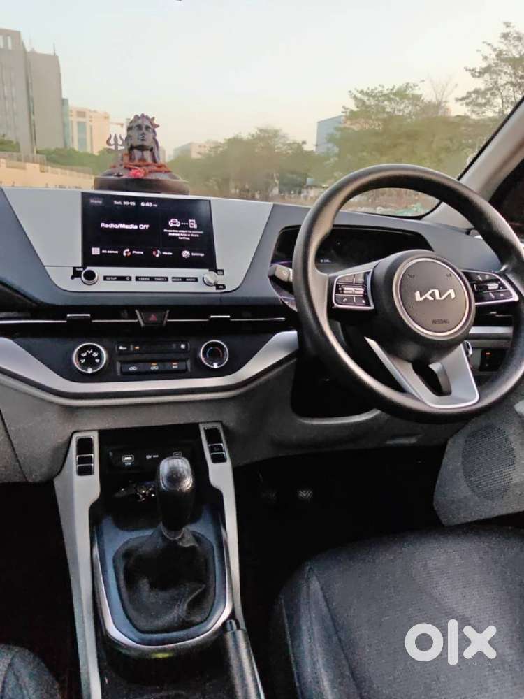 Kia Carens Premium Optional 1.5 Petrol Manual