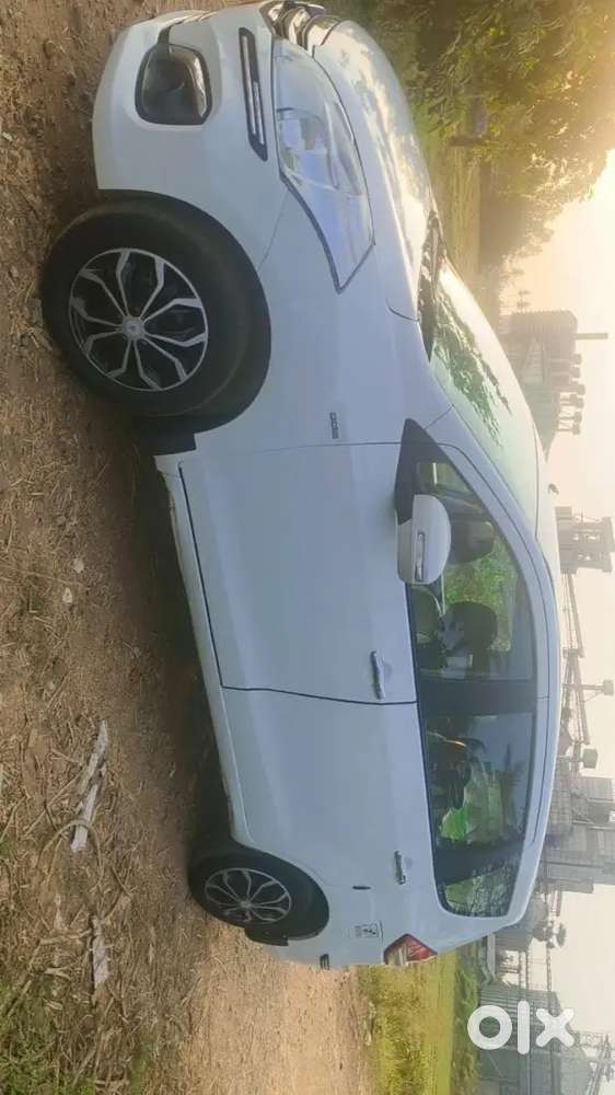 Maruti Suzuki Ertiga 2017 Diesel 140000 Km Driven Yellow Brod